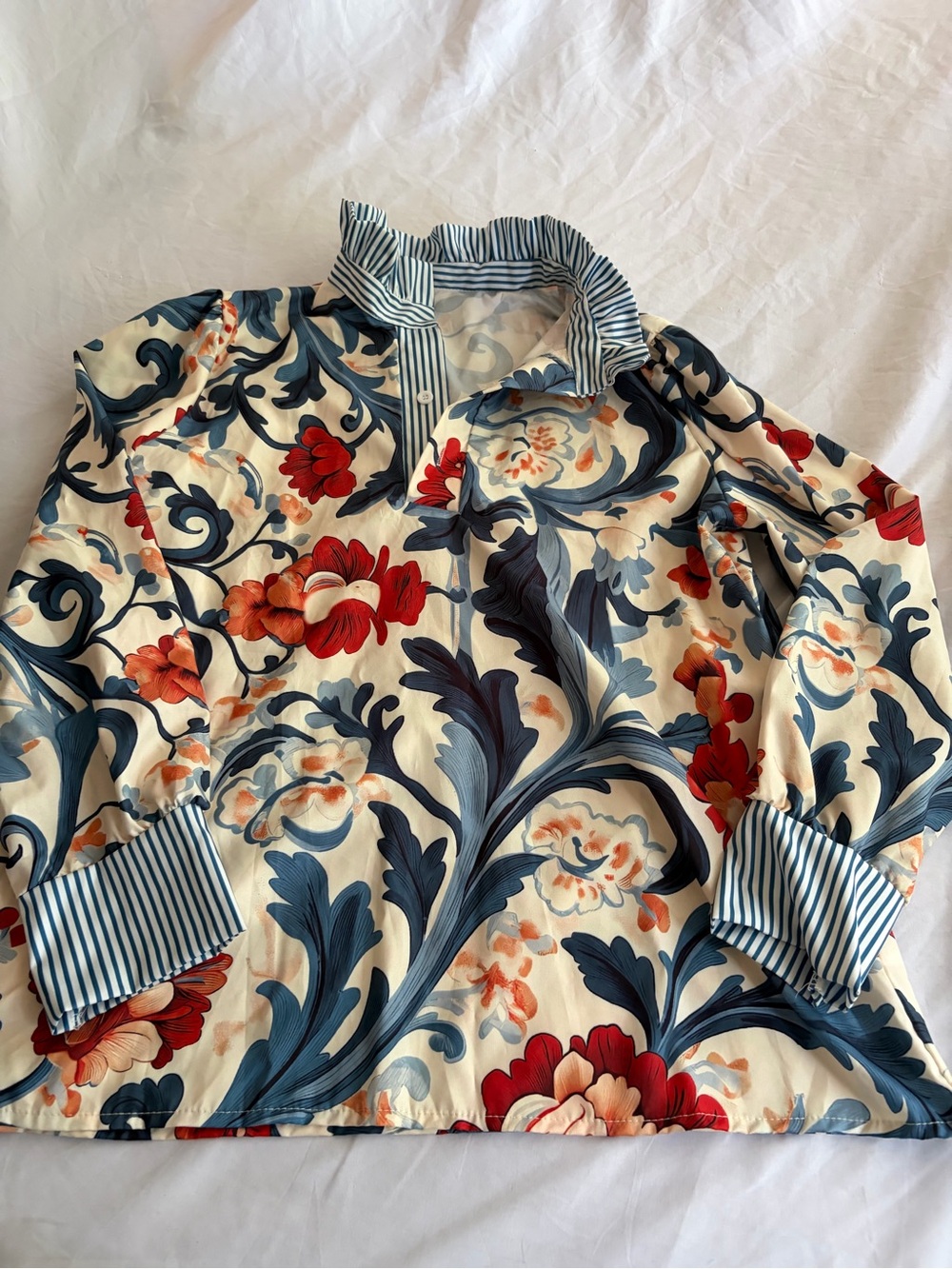 Women's Floral Blouse Approx. Size Medium Button Front Striped Collar & Cuffs